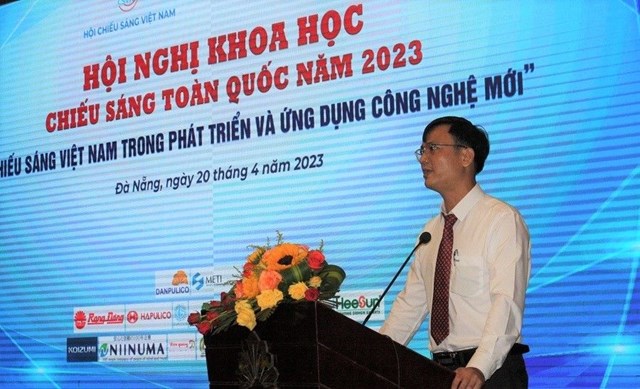 &Ocirc;ng L&ecirc; Văn Tuấn, Ph&oacute; Gi&aacute;m đốc Sở X&acirc;y dựng Đ&agrave; Nẵng ph&aacute;t biểu tại hội nghị khoa học chiếu s&aacute;ng to&agrave;n quốc năm 2023.