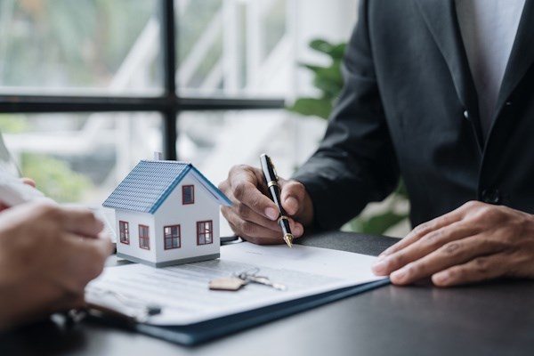 Những lưu &yacute; quan trọng trước khi k&yacute; hợp đồng mua nh&agrave;. &nbsp;