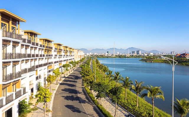 Vị thế "kề s&ocirc;ng, cận biển" đắt gi&aacute; đem lại cho 4 đ&ocirc; thị hợp phần của Sun Group kh&ocirc;ng gian sống sinh th&aacute;i l&yacute; tưởng. Ảnh: &Aacute;nh Dương. &nbsp;