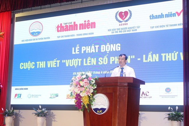 &nbsp;Nhà báo&nbsp;Nguy&ecirc;̃n Toàn Thắng, T&ocirc;̉ng bi&ecirc;n t&acirc;̣p Tạp chí Thanh ni&ecirc;n, trưởng ban t&ocirc;̉ chức&nbsp;cu&ocirc;̣c thi phát bi&ecirc;̉u khai mạc