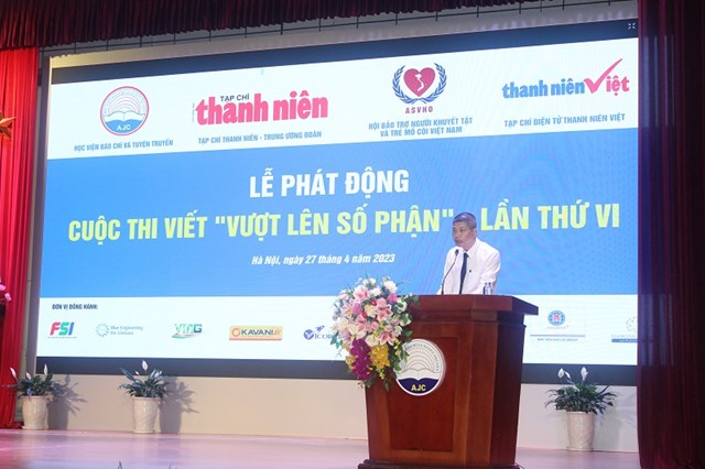 &nbsp;Nh&agrave; b&aacute;o Nguyễn Văn Quảng - Trưởng ph&ograve;ng Ph&oacute;ng vi&ecirc;n Tạp ch&iacute; Thanh ni&ecirc;n, thường trực cuộc thi&nbsp;c&ocirc;ng b&ocirc;́ th&ecirc;̉ l&ecirc;̣ cu&ocirc;̣c thi