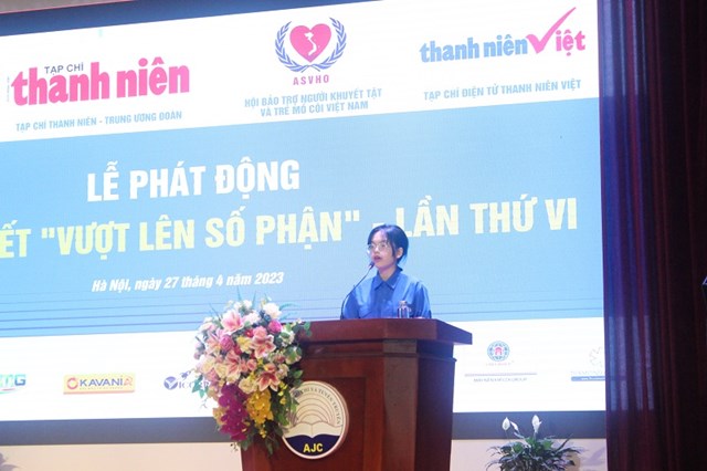 Sinh&nbsp;vi&ecirc;n ti&ecirc;u biểu Học vi&ecirc;̣n Báo chí và Tuy&ecirc;n truy&ecirc;̀n, thay mặt các bạn sinh vi&ecirc;n&nbsp;và người dự thi phát bi&ecirc;̉u cảm tưởng v&agrave; hưởng ứng cuộc thi