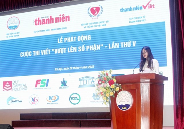 Đo&agrave;n vi&ecirc;n thanh ni&ecirc;n ph&aacute;t biểu hưởng ứng cuộc thi &nbsp;