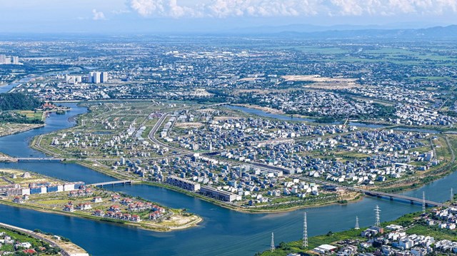 Vị thế "tụ thuỷ" tại H&ograve;a Qu&yacute; - H&ograve;a Xu&acirc;n kh&ocirc;ng chỉ mang lại cảnh quan xanh m&aacute;t m&agrave; c&ograve;n l&agrave; yếu tố gi&uacute;p t&agrave;i sản gia tăng gi&aacute; trị trong tương lai. Ảnh: &Aacute;nh Dương. &nbsp;