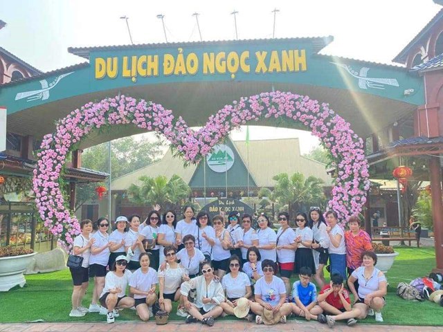 Khách du lịch tham quan, du lịch tại Khu du lịch Đảo Ngọc Xanh, thị trấn Thanh Thủy, huyện Thanh Thủy.