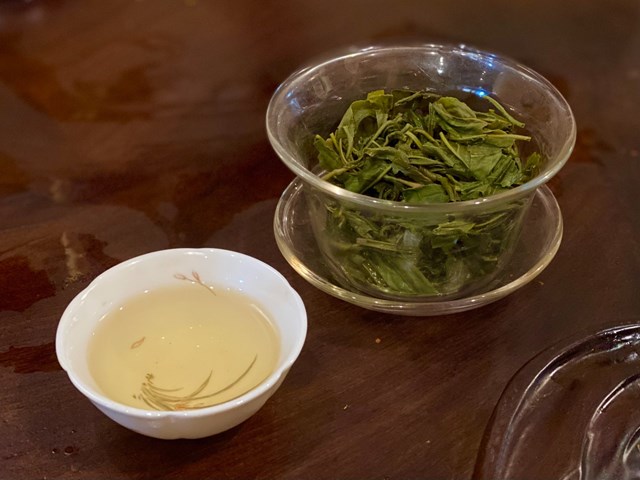 Trà tím có hương thơm man mát, cùng vị ấm nồng đặc biệt, trà có vị ngon nhất khi thưởng thức ở tuần nước thứ hai, vị thơm ngon này sẽ giữ được độ thơm ngon sau 5-7 lần nước. 