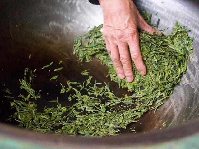 Sao tr&#224; thủ c&#244;ng: Chuyện của những người l&#224;m nghề tr&#224; - Ảnh 1