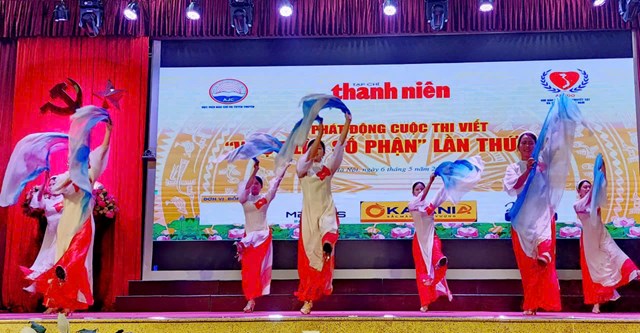 Ti&ecirc;́t mục văn ngh&ecirc;̣ Hành khúc Tạp chí Thanh ni&ecirc;n&nbsp;&nbsp;