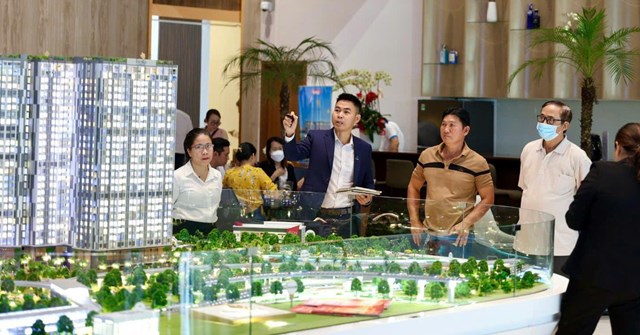 Người trẻ tìm cơ hội mua nhà giữa lúc thị trường biến động - Ảnh 1