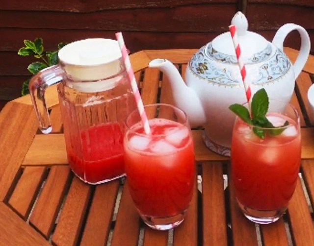 Giải nhiệt cực đỉnh với 5 m&#243;n uống dưa hấu cực chill - Ảnh 1