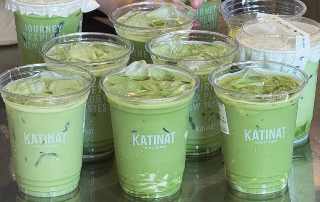 Matcha Katinat tinh tế, mộc mạc, tôn vinh vị umami và sự thuần khiết theo triết lý Iki Nhật Bản.