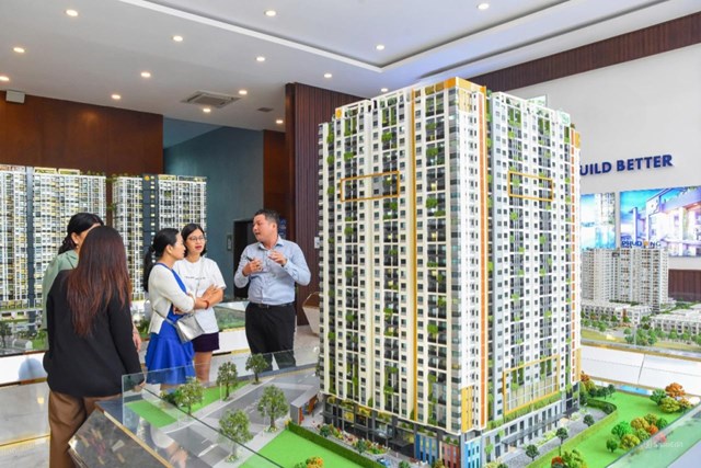 Lương kh&ocirc;ng theo kịp gi&aacute; nh&agrave;: Người trẻ biết mua nh&agrave; bằng g&igrave;? (Ảnh minh hoạ) &nbsp;