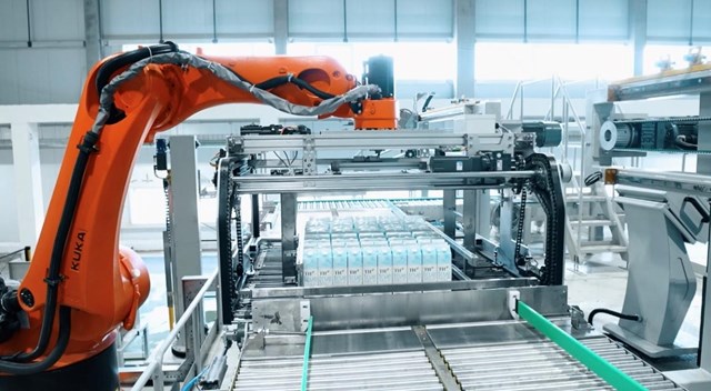 C&aacute;c d&acirc;y chuyền đ&oacute;ng g&oacute;i, chiết r&oacute;t v&agrave; vận h&agrave;nh được nhập khẩu đồng bộ từ c&aacute;c quốc gia c&ocirc;ng nghiệp như Nhật Bản, Thụy Điển, Na Uy v&agrave; Trung Quốc, tạo n&ecirc;n một hệ sinh th&aacute;i c&ocirc;ng nghệ hiện đại, đồng bộ. &nbsp;