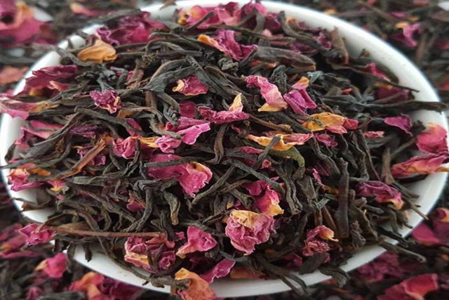 Trà đen hoa hồng không chỉ là một thức uống ngon miệng, mà còn mang lại nhiều lợi ích sức khỏe tuyệt vời.