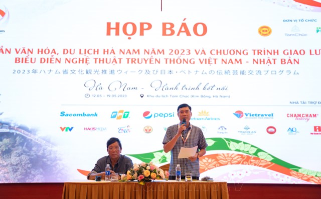 Phó Giám đốc Sở Văn hóa, Thể thao và Du lịch Hà Nam Ngô Thanh Tuân phát biểu tại họp báo