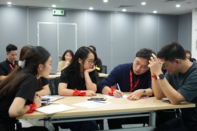 Một kh&oacute;a đ&agrave;o tạo cho CBNV tại ROX Group &nbsp;