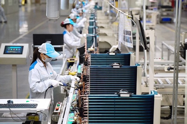 Kinh tế tư nh&acirc;n trong l&agrave;n s&oacute;ng FDI: Cơ hội v&agrave; th&aacute;ch thức song h&agrave;nh. &nbsp;