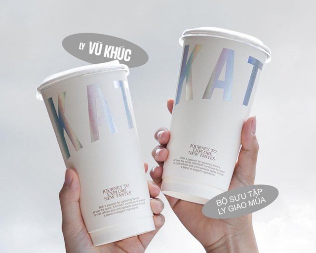 Ly Vũ Khúc như tiếng mưa đầu mùa dịu dàng, sắc xám sâu lắng, gợi cảm giác mát lành và lãng mạn giữa đất trời tháng 5.