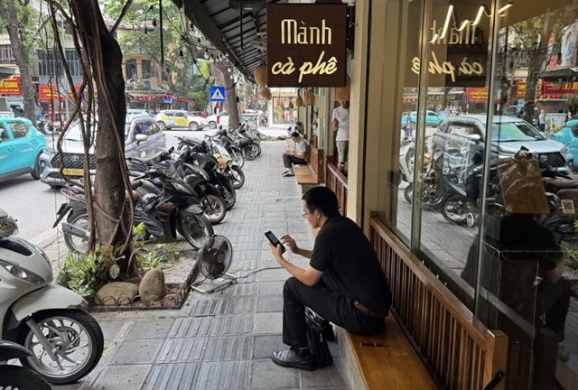 Tư duy "lùi để tiến" của các quán cà phê Hà Nội - Ảnh 1