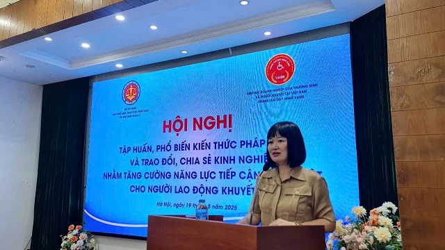 B&agrave; Ng&ocirc; Quỳnh Hoa - Ph&oacute; Cục trưởng Cục Phổ biến, gi&aacute;o dục ph&aacute;p luật v&agrave; Trợ gi&uacute;p ph&aacute;p l&yacute; - Bộ Tư ph&aacute;p ph&aacute;t biểu khai mạc Hội nghi t&acirc;p huấn. &nbsp;