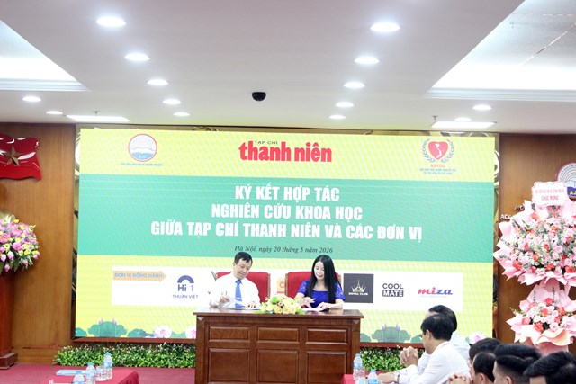 Nh&agrave; b&aacute;o Nguyễn To&agrave;n Thắng, Tổng bi&ecirc;n tập Tạp ch&iacute; Thanh ni&ecirc;n k&yacute; kết hợp t&aacute;c với PGS.TS Nguyễn Thị Ngọc Hoa, Trưởng khoa Ch&iacute;nh trị học, Học viện B&aacute;o ch&iacute; v&agrave; Tuy&ecirc;n truyền