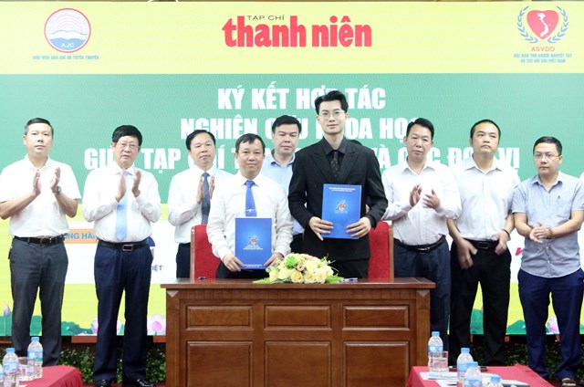 Nh&agrave; b&aacute;o Nguyễn To&agrave;n Thắng, Tổng bi&ecirc;n tập Tạp ch&iacute; Thanh ni&ecirc;n k&yacute; kết hợp t&aacute;c với đại diện BTC N&eacute;t đẹp sinh vi&ecirc;n