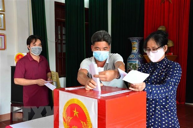 Cử tri l&agrave; gi&aacute;o d&acirc;n tại x&atilde; Xu&acirc;n Ngọc, huyện Xu&acirc;n Trường, tỉnh Nam Định đi bầu cử. (Ảnh: C&ocirc;ng Luật/TTXVN) &nbsp;