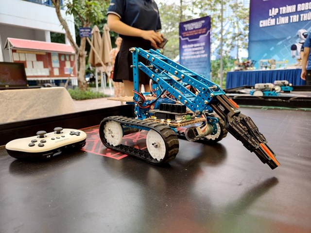 Ng&#224;y hội STEAM Robotics: Giải đấu TERIS Robotics Championship 2023 tại trường TH L&#253; Th&#225;i Tổ - Ảnh 9