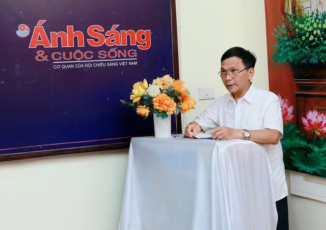 Ph&oacute; Chủ tịch Hội CSVN, phụ tr&aacute;ch tạp ch&iacute; AS&amp;CS Thư k&yacute; &ndash; NB Lưu Huyền Hậu b&aacute;o c&aacute;o tại Đại hội.