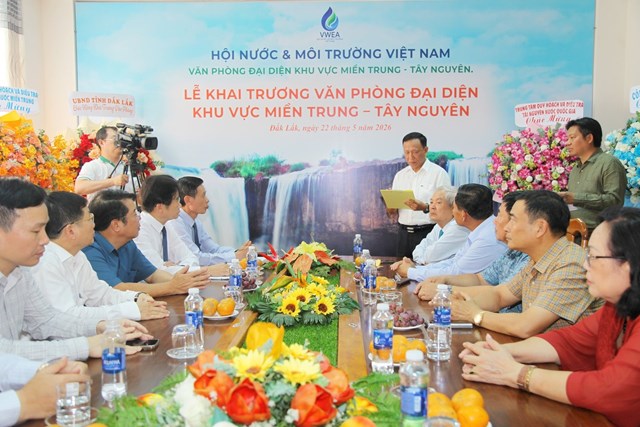 TS. Tống Ngọc Thanh - Ph&oacute; Chủ tịch ki&ecirc;m Tổng Thư k&yacute; Hội đ&atilde; c&ocirc;ng bố Quyết định th&agrave;nh lập Văn ph&ograve;ng đại diện tại khu vực miền Trung - T&acirc;y Nguy&ecirc;n v&agrave; Quyết định bổ nhiệm trưởng văn ph&ograve;ng