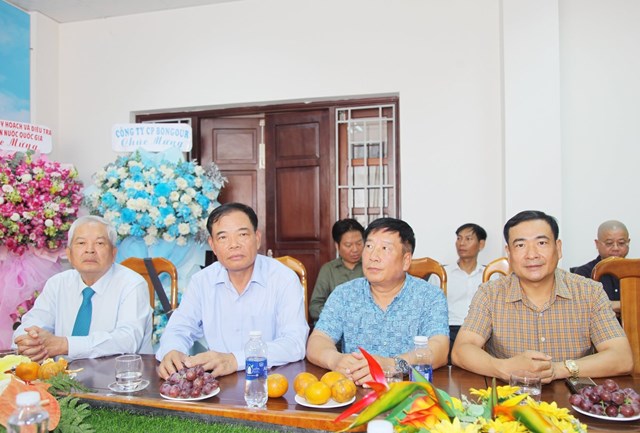 &Ocirc;ng Phạm Kh&ocirc;i Nguy&ecirc;n &ndash; Chuy&ecirc;n gia T&agrave;i nguy&ecirc;n v&agrave; M&ocirc;i trường, nguy&ecirc;n Bộ trưởng Bộ T&agrave;i nguy&ecirc;n v&agrave; M&ocirc;i trường; &ocirc;ng Nguyễn Xu&acirc;n Cường &ndash; Chuy&ecirc;n gia N&ocirc;ng nghiệp, nguy&ecirc;n Bộ trưởng Bộ N&ocirc;ng nghiệp v&agrave; Ph&aacute;t triển n&ocirc;ng th&ocirc;n; &ocirc;ng Nguyễn Th&aacute;i Lai &ndash; Chuy&ecirc;n gia T&agrave;i nguy&ecirc;n nước, nguy&ecirc;n Thứ trưởng Bộ T&agrave;i nguy&ecirc;n v&agrave; M&ocirc;i trường, &ocirc;ng Nguyễn Văn To&agrave;n &ndash; Ph&oacute; Chủ tịch Hội Nước v&agrave; M&ocirc;i trường Việt Nam, Tổng Bi&ecirc;n tập Tạp ch&iacute; M&ocirc;i trường v&agrave; Cuộc sống (thứ tự từ tr&aacute;i qua phải)