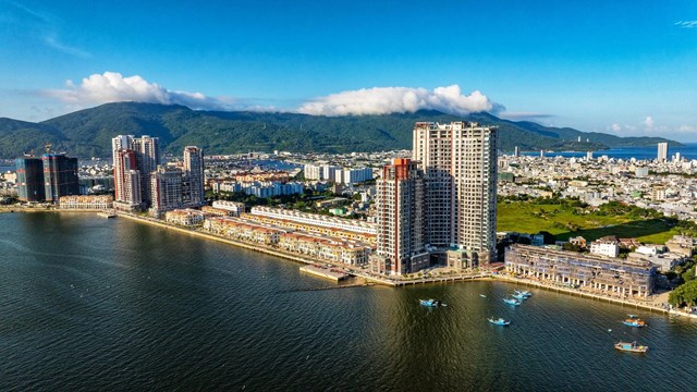 Tiến độ b&agrave;n giao của c&aacute;c t&ograve;a S1, S2, S3 tạo bệ ph&oacute;ng để th&aacute;p Symphony 5 dễ d&agrave;ng đ&oacute;n kh&aacute;ch khi ho&agrave;n th&agrave;nh. Ảnh: &Aacute;nh Dương. &nbsp;