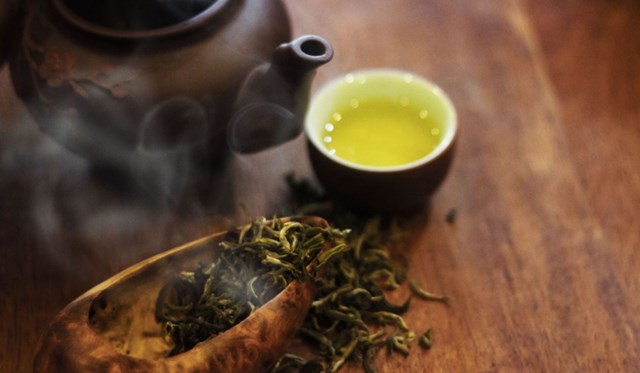 Trà Shan Tuyết thật khi pha sẽ nở đều và lá trà vẫn giữ được hình dáng ban đầu sau khi nở. Màu nước trà trong, không có cặn.