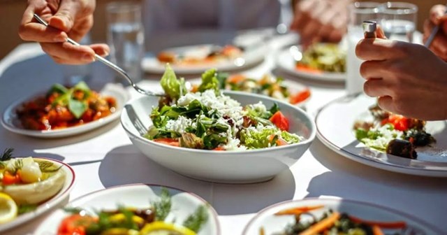 Ng&#224;nh F&amp;B Việt Nam trước &quot;mệnh lệnh&quot; đổi mới: Từ n&#244;ng trại th&#244;ng minh đến b&#224;n ăn c&#225; nh&#226;n h&#243;a - Ảnh 1
