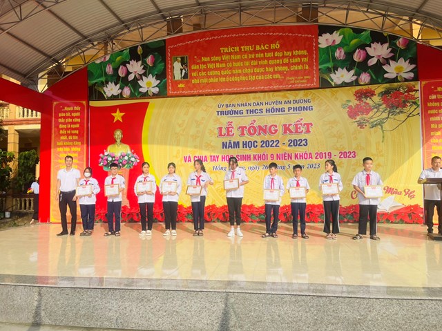 Trường THCS Hồng Phong: Tổng kết năm học 2022-2023 v&#224; triển khai phương hướng nhiệm vụ h&#232; năm 2023 - Ảnh 5