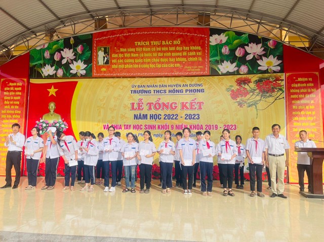 Trường THCS Hồng Phong: Tổng kết năm học 2022-2023 v&#224; triển khai phương hướng nhiệm vụ h&#232; năm 2023 - Ảnh 3