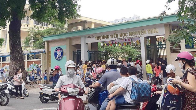 Việc đưa đ&oacute;n con đi học xa nh&agrave; trở th&agrave;nh nỗi bận t&acirc;m của nhiều gia đ&igrave;nh &nbsp;
