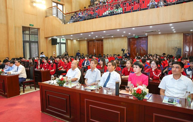 L&atilde;nh đạo Trung ương Hội Nước sạch v&agrave; M&ocirc;i trường Việt Nam tham dự chương tr&igrave;nh&nbsp;Tổng kết v&agrave; trao giải Cuộc thi trắc nghiệm trực tuyến T&igrave;m hiểu về bảo vệ m&ocirc;i trường&nbsp;&nbsp;