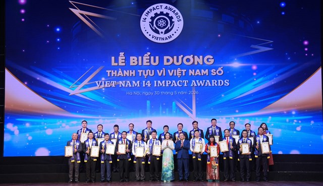 &Ocirc;ng Nguyễn Đức Thiện &ndash; Tổng Gi&aacute;m đốc EVNNPC được vinh danh tại hạng mục &ldquo;L&atilde;nh đạo S&aacute;ng tạo v&agrave; Chuyển đổi số&rdquo; trong Chương tr&igrave;nh Biểu dương Th&agrave;nh tựu t&aacute;c động v&igrave; Việt Nam số - Viet Nam I4 Impact Awards 2026
