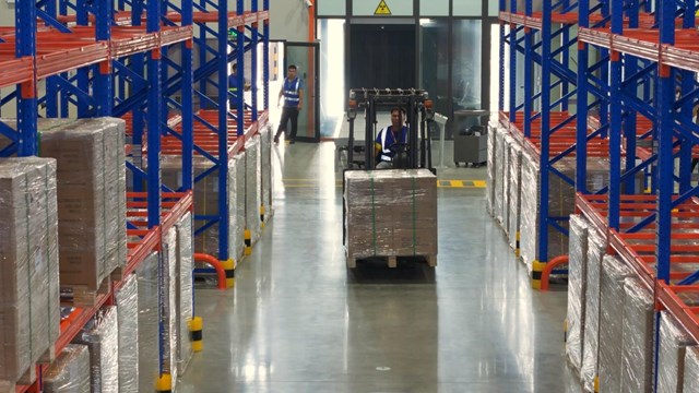 B&ecirc;n trong si&ecirc;u cảng Vietnam SuperPortTM &nbsp;