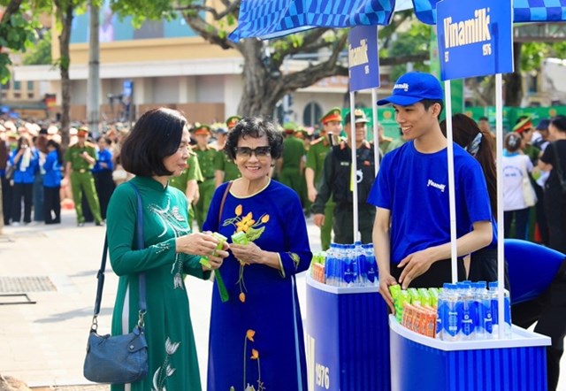 C&aacute;c điểm phục vụ của thương hiệu sữa quốc d&acirc;n được đ&ocirc;ng đảo người d&acirc;n gh&eacute; thăm v&agrave; thưởng thức. Ảnh: Vi Nam