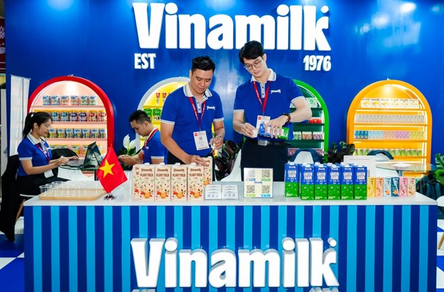 Gian trưng b&agrave;y Vinamilk hiện diện ấn tượng tại ThaiFex 2025 v&agrave; thu h&uacute;t sự quan t&acirc;m của nhiều kh&aacute;ch tham quan.&nbsp;