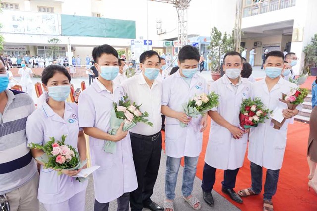 Quảng Ninh tiếp tục chi viện 20 y, b&#225;c sĩ v&#224; thiết bị y tế hỗ trợ Bắc Giang chống dịch - Ảnh 5