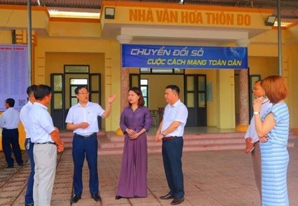 Đo&agrave;n gh&eacute; thăm c&aacute;c Cơ sở đạt chuẩn N&ocirc;ng Th&ocirc;n Mới &nbsp;