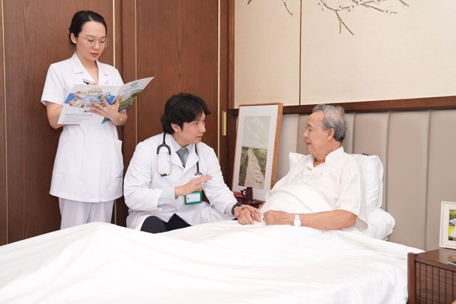 Phương Đ&ocirc;ng cam kết mang đến trải nghiệm chăm s&oacute;c sức khỏe đẳng cấp quốc tế, nh&acirc;n văn v&agrave; tận t&acirc;m cho người bệnh &nbsp;