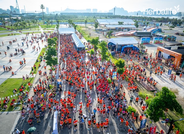 Herbalife Việt Nam đồng h&#224;nh c&#249;ng giải chạy VnExpress Marathon Hạ Long năm thứ ba  - Ảnh 4