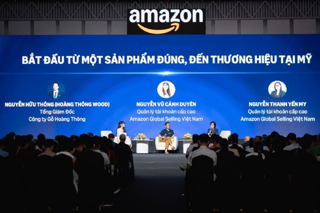 Toạ đ&agrave;m thảo luận với chủ đề đưa sản phẩm v&agrave; thương hiệu gỗ Việt ra to&agrave;n cầu c&ugrave;ng Amazon
