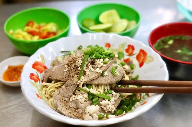 Xu hướng chuyên nghiệp hóa và số hóa của các hàng quán ẩm thực truyền thống - Ảnh 2
