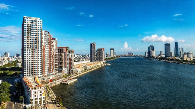 Sự bứt ph&aacute; của kinh tế v&agrave; du lịch Đ&agrave; Nẵng l&agrave; đ&ograve;n bẩy cho hiệu suất khai th&aacute;c v&agrave; đ&agrave; tăng gi&aacute; của bất động sản ven s&ocirc;ng H&agrave;n. Ảnh: &Aacute;nh Dương. &nbsp;