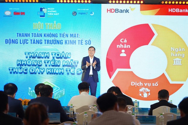 Theo chia sẻ của &ocirc;ng Đ&agrave;m Thế Th&aacute;i - Ph&oacute; Tổng Gi&aacute;m đốc HDBank tại hội thảo, số h&oacute;a tại HDBank l&agrave; một h&agrave;nh tr&igrave;nh nh&acirc;n văn, nơi từng sản phẩm được thiết kế từ g&oacute;c nh&igrave;n của cuộc sống, từng trải nghiệm được kiểm chứng bởi cảm x&uacute;c người d&ugrave;ng &nbsp;